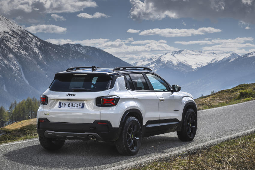 UserFiles/Image/tests/2026_tests/Jeep_Avenger_4xe_7_26/Avenger_4xe_3_big.jpg